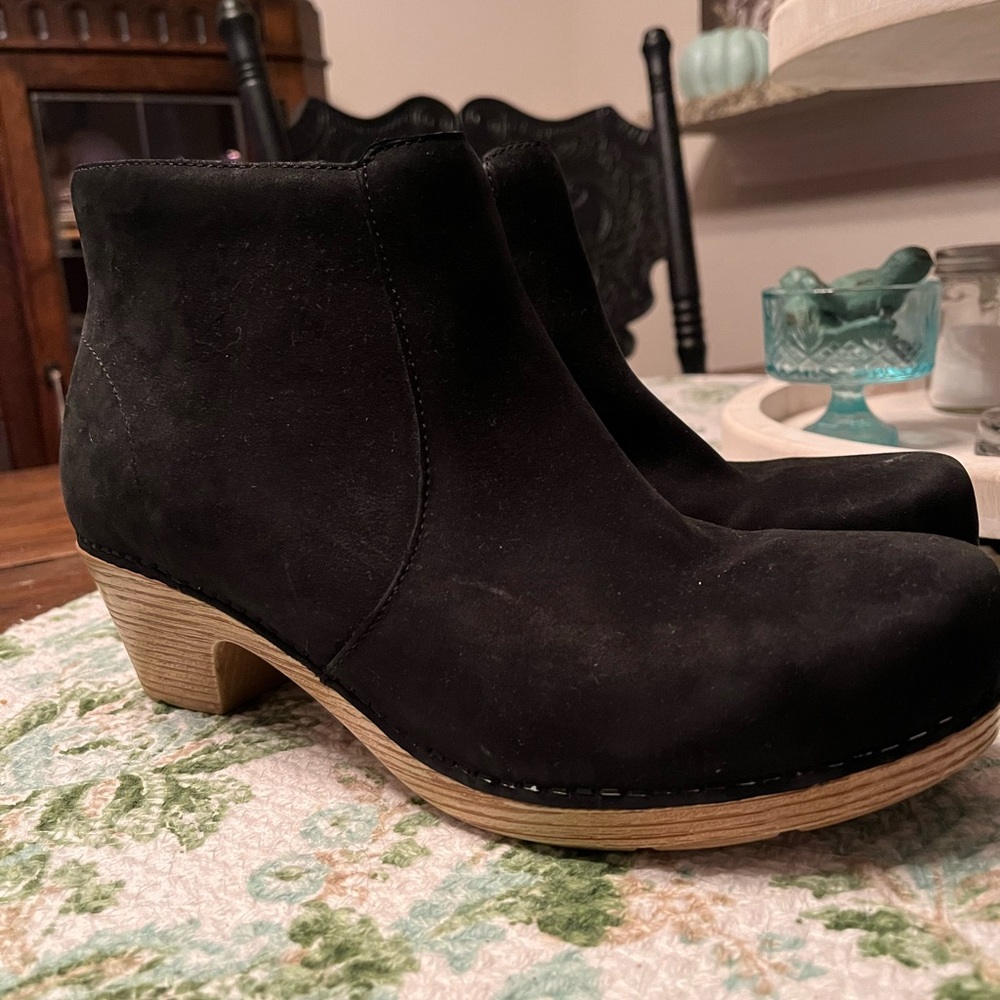 Dansko SUEDE wedges! Size 39!